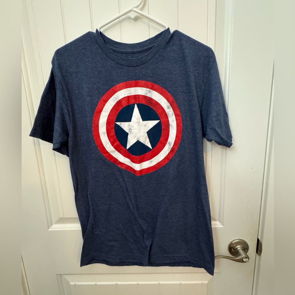 Blue Captain America T-Shirt. Men’s size medium